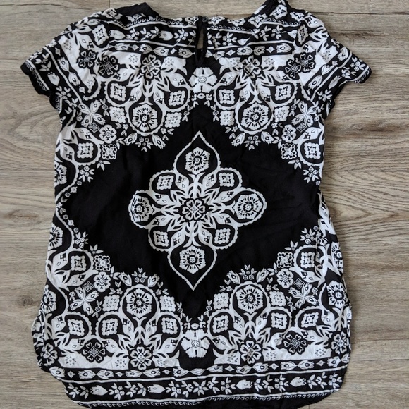 Old Navy Tops - 🚩 DONATED 🚩 short sleeve top